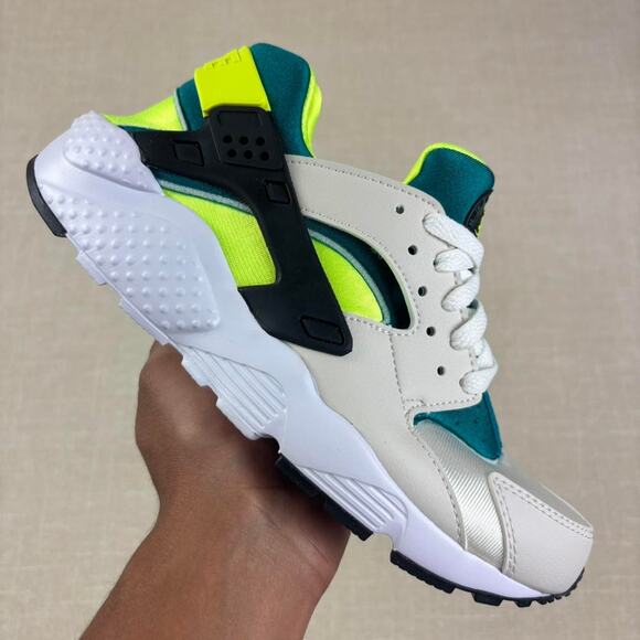 ⚡️ 2022 Nike Air Huarache Run “White Volt Bright Spruce” 7.5W - Picture 1 of 6